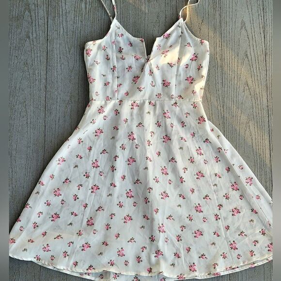 RUE 21 spring summer v neck adjustable spaghetti strap WHITE FLORAL DRESS new - Picture 10 of 16